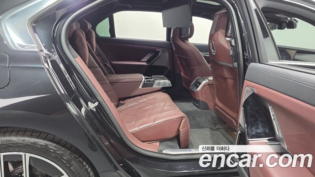 BMW 7 Series (G70) 740i sDrive M Sport 2023 — фото 12