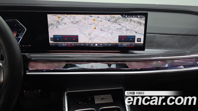 BMW 7 Series (G70) 740i sDrive M Sport 2023 — фото 13