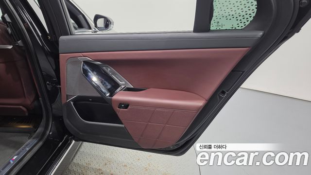 BMW 7 Series (G70) 740i sDrive M Sport 2023 — фото 25