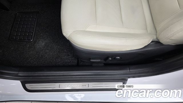 Hyundai Grandeur (IG) 2.5 Le Blanc 2023 — фото 31