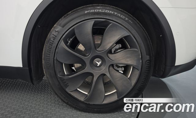 Tesla Model Y Long Range AWD 2022 — фото 21
