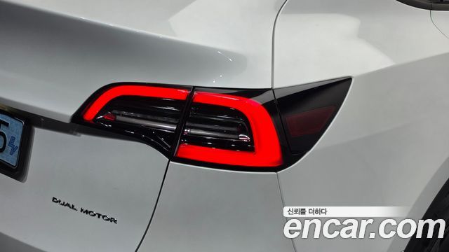 Tesla Model Y Long Range AWD 2022 — фото 23