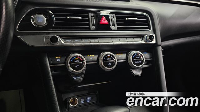 Genesis G70 2.0T Advanced 2018 — фото 18