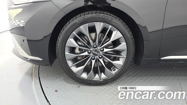 Kia K8 2.5 Gasoline 2WD Signature Special 2023 — фото 5