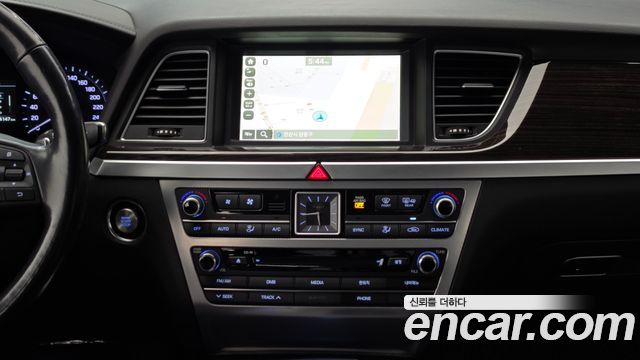 Genesis G80 3.3 GDI AWD Luxury 2017 — фото 18