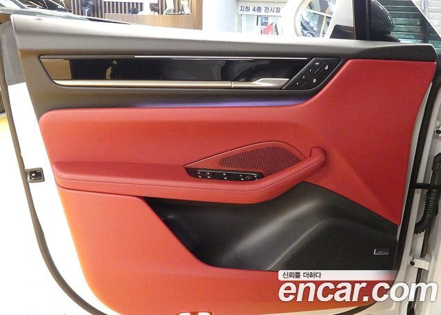 Porsche Macan EV Base 4 2026 — фото 15