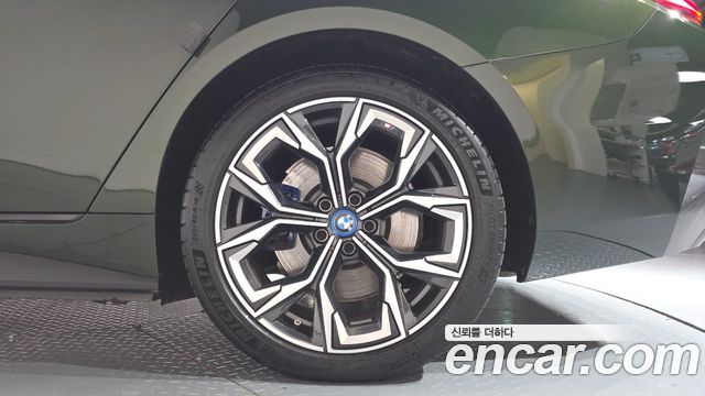 BMW i4 eDrive40 M Sports Pro 2024 — фото 21