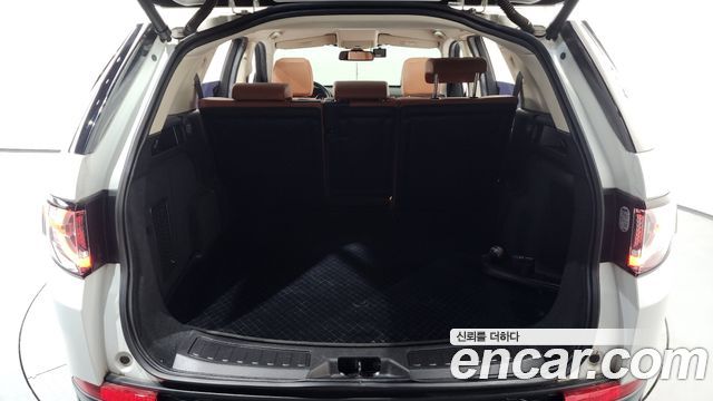 Land Rover Discovery Sport 2.0 TD4 HSE Luxury 2016 — фото 24
