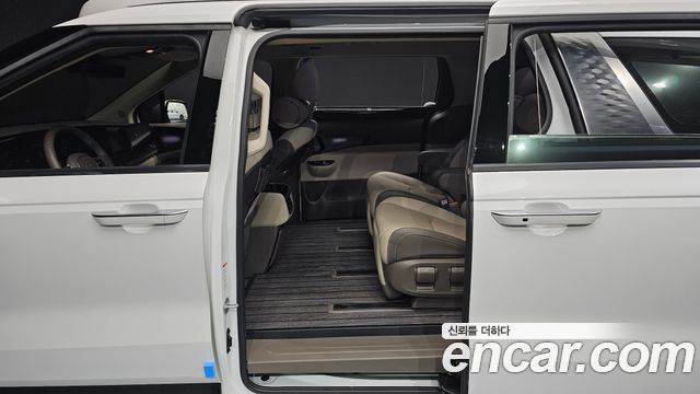 Kia Carnival (IV) Gasoline 7-seater Limousine(Special vehicle) 2023 — фото 11