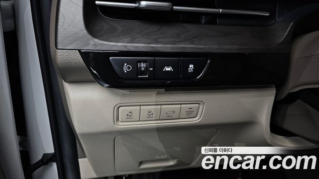 Kia Carnival (IV) Gasoline 7-seater Limousine(Special vehicle) 2023 — фото 13