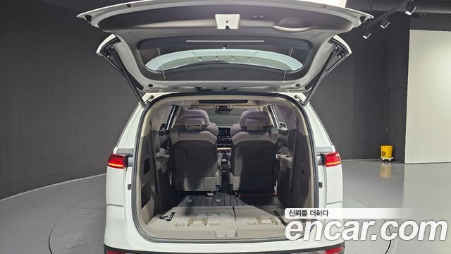 Kia Carnival (IV) Gasoline 7-seater Limousine(Special vehicle) 2023 — фото 20