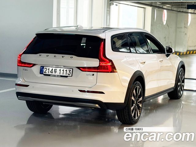 Volvo V60 Cross Country (II) B5 Ultra AWD 2026 — фото 2
