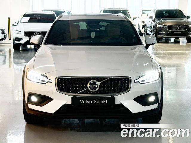 Volvo V60 Cross Country (II) B5 Ultra AWD 2026 — фото 3