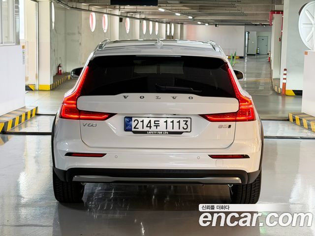 Volvo V60 Cross Country (II) B5 Ultra AWD 2026 — фото 4