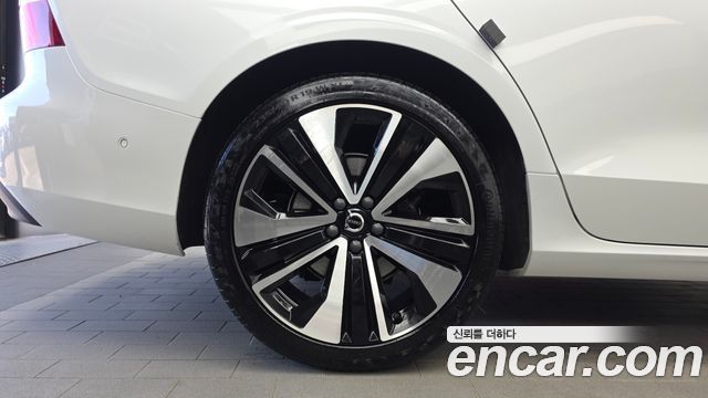 Volvo S60 (III) B5 Ultimate Bright 2024 — фото 5