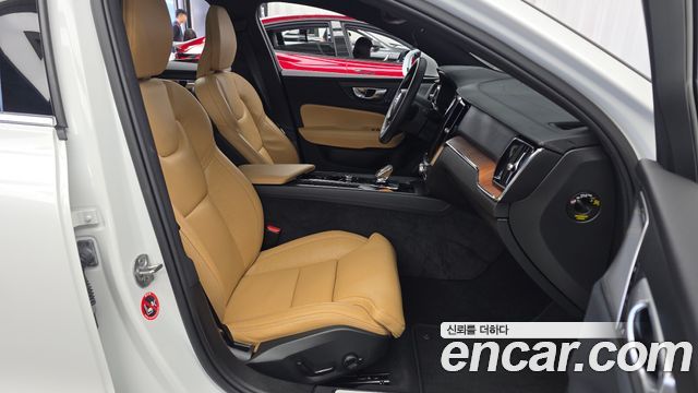 Volvo S60 (III) B5 Ultimate Bright 2024 — фото 11