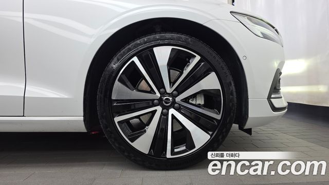 Volvo S60 (III) B5 Ultimate Bright 2024 — фото 21