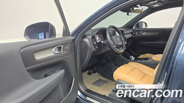 Volvo XC40 T4 Inscription 2020 — фото 10