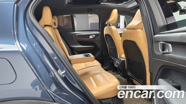 Volvo XC40 T4 Inscription 2020 — фото 11