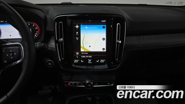 Volvo XC40 T4 Inscription 2020 — фото 13
