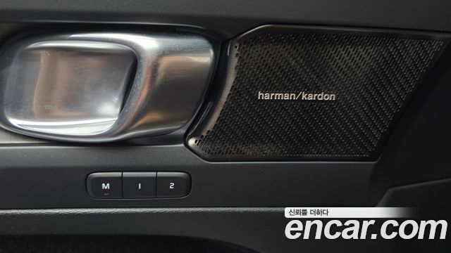 Volvo XC40 T4 Inscription 2020 — фото 17