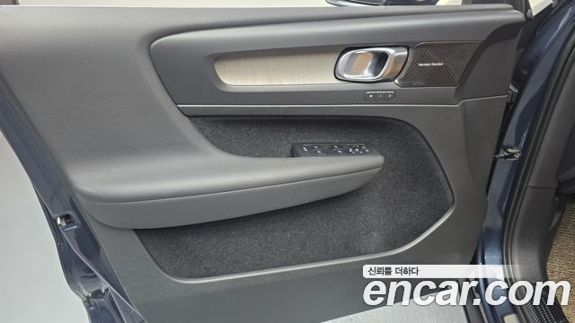 Volvo XC40 T4 Inscription 2020 — фото 24