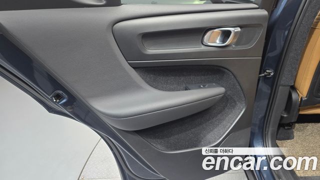 Volvo XC40 T4 Inscription 2020 — фото 25