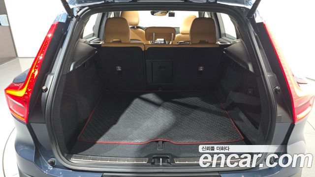 Volvo XC40 T4 Inscription 2020 — фото 28