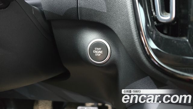 Volvo XC40 T4 Inscription 2020 — фото 30