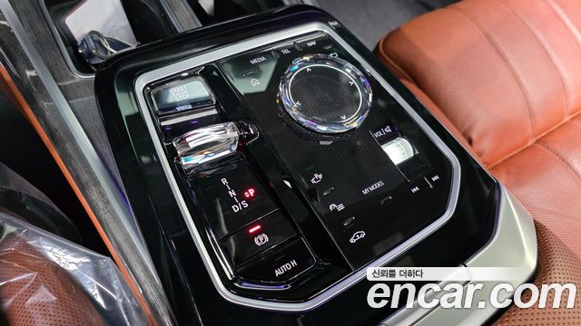 BMW 7 Series (G70) 740d xDrive M Sport 2024 — фото 9