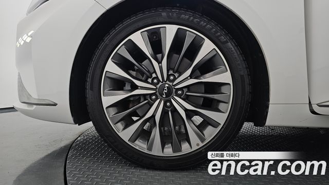 Kia K8 2.5 Gasoline 2WD Noblesse 2022 — фото 5