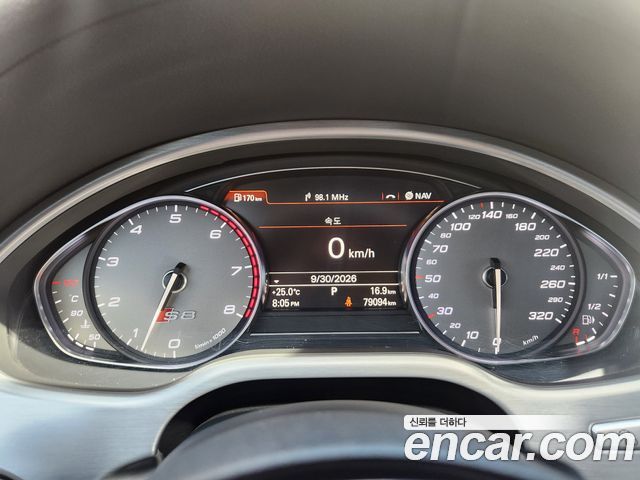 Audi S8 4.0 TFSI quattro D4 2015 — фото 9
