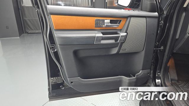 Land Rover Discovery 4 3.0 SDV6 SE 2014 — фото 24