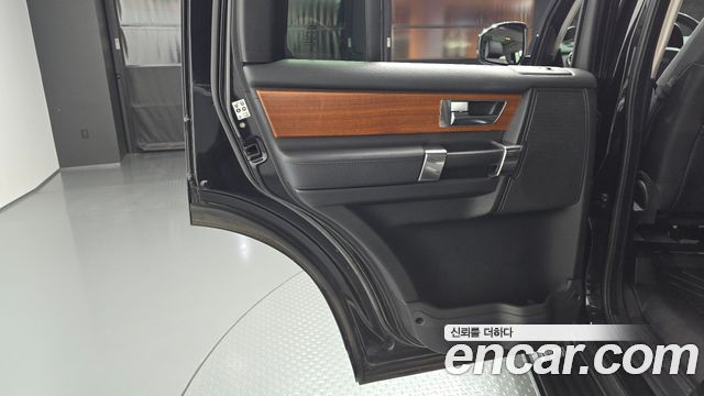 Land Rover Discovery 4 3.0 SDV6 SE 2014 — фото 25