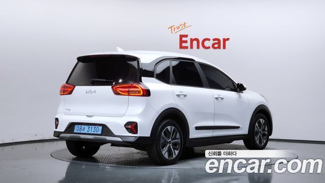 Kia Niro Plus Air 2023 — фото 2