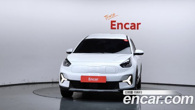 Kia Niro Plus Air 2023 — фото 3