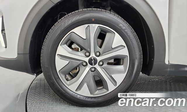 Kia Niro Plus Air 2023 — фото 5