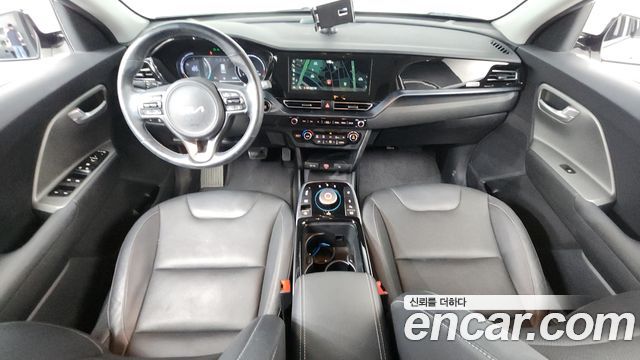 Kia Niro Plus Air 2023 — фото 7