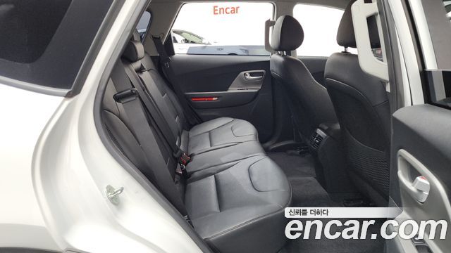 Kia Niro Plus Air 2023 — фото 11