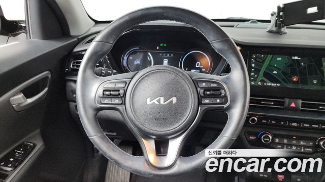 Kia Niro Plus Air 2023 — фото 13