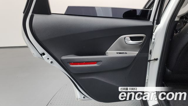 Kia Niro Plus Air 2023 — фото 25