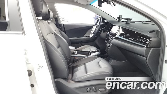 Kia Niro Plus Air 2023 — фото 26