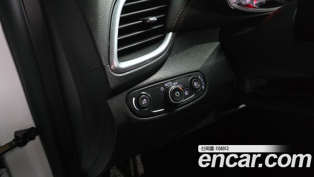 Chevrolet Trax 1.4 Blade 2018 — фото 27