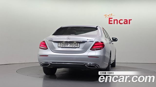 Mercedes-Benz E-Class (W213) E300e 4MATIC Exclusive 2020 — фото 4