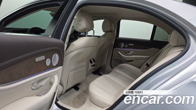 Mercedes-Benz E-Class (W213) E300e 4MATIC Exclusive 2020 — фото 15