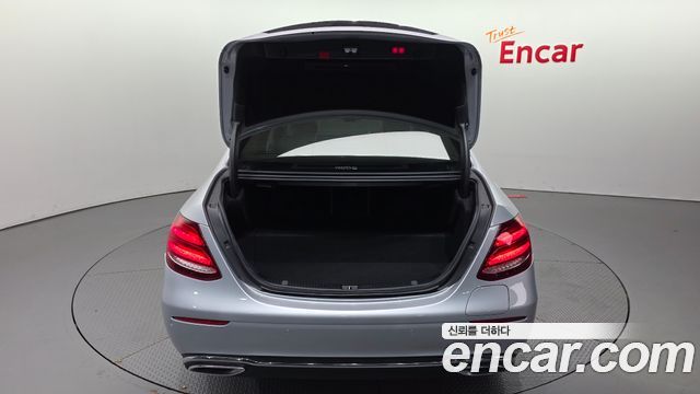 Mercedes-Benz E-Class (W213) E300e 4MATIC Exclusive 2020 — фото 18