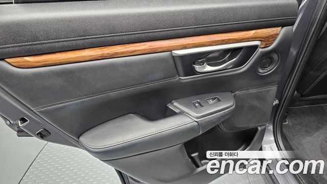 Honda CR-V (V) 2.0 Hybrid Touring 4WD 2022 — фото 25