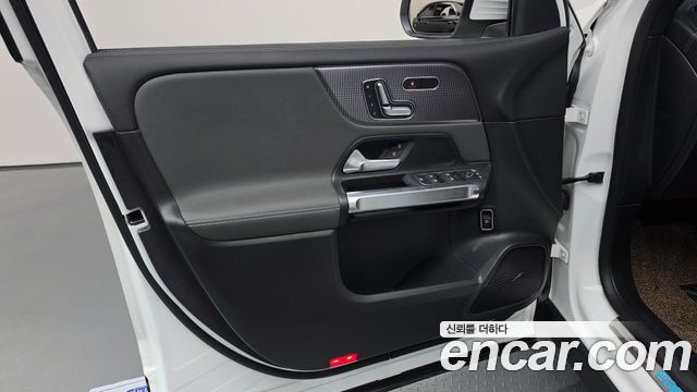 Mercedes-Benz EQB (X243) EQB300 4MATIC Electric Art 2024 — фото 24