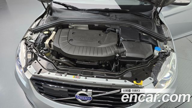 Volvo XC60 D5 R-Design AWD 1st 2016 — фото 6