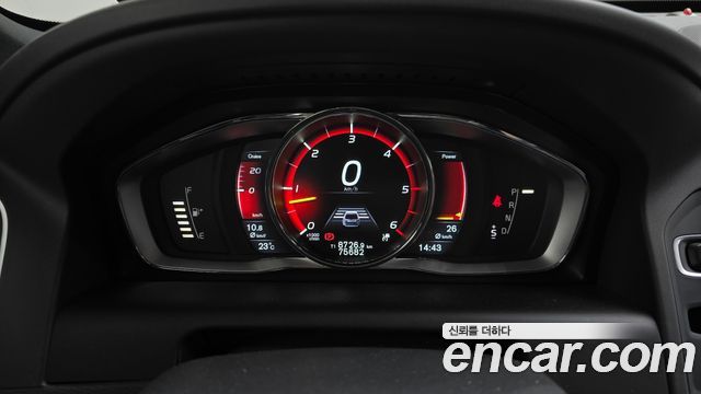 Volvo XC60 D5 R-Design AWD 1st 2016 — фото 8